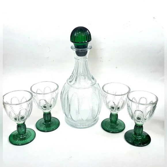 Avon Emerald Green Decanter & Cordial Glasses 5 Pc Set NIB - Picture 2 of 7